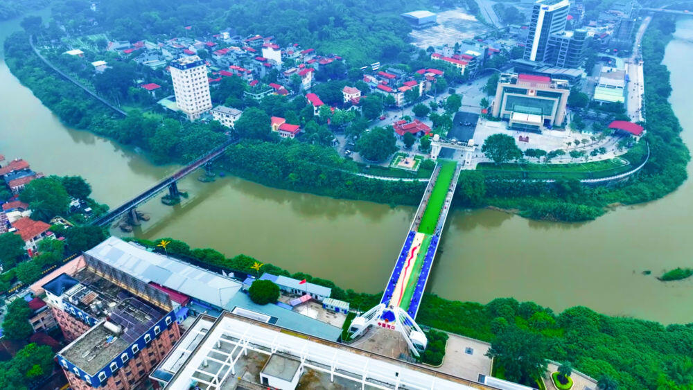 八条半全景
