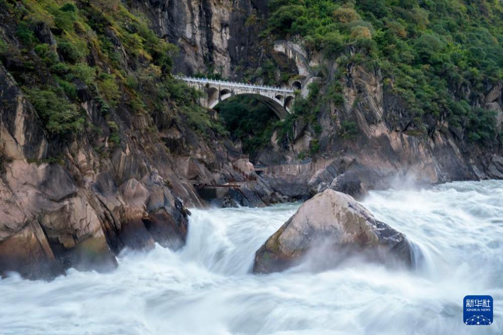 虎跳峡